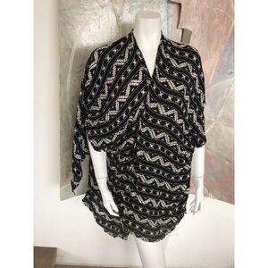 Chic Black and White Patterned Blouse Size S/Xs